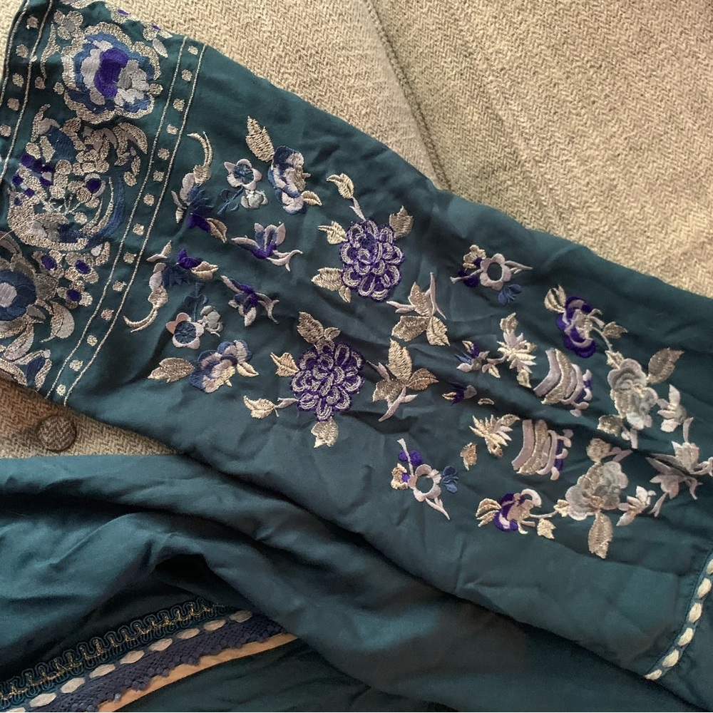 Metallic embroidered duster - Picture 2 of 6